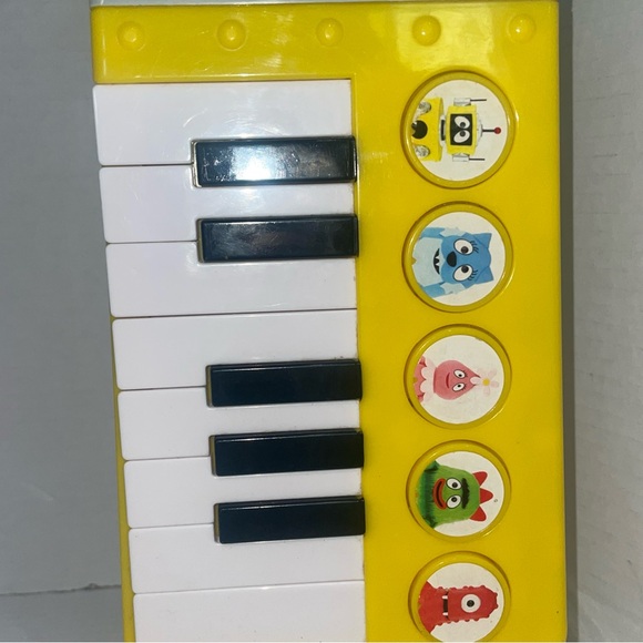 Spin Master Yo Gabba Gabba Plex Yellow Piano Keytar Keyboard (Rare) Tested! - Picture 6 of 9